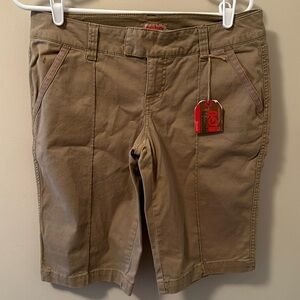 NOBO Ladies size 11 Bermuda shorts. NWT